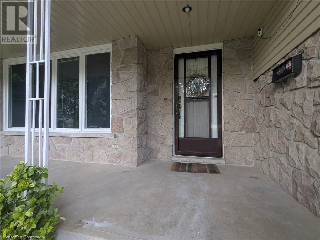 46 Murrayhill Court, Kitchener, Ontario  N2E 1N9 - Photo 3 - 40750784