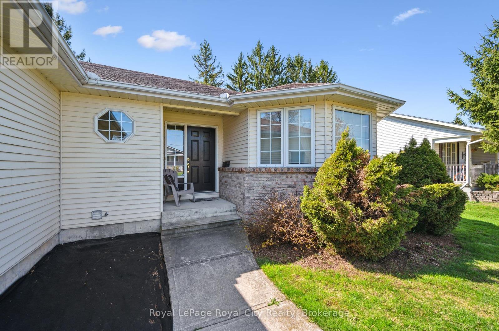 320 Bell Street, Minto, Ontario  N0G 2P0 - Photo 4 - X12282440