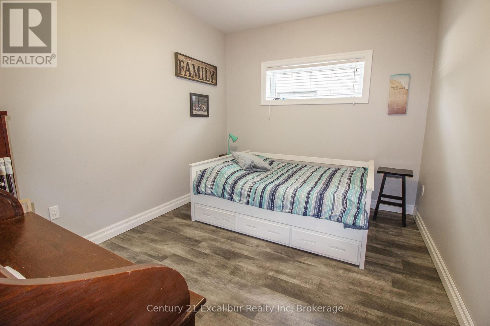 566 St. Patrick Street E, Centre Wellington, Ontario  N1M 1N2 - Photo 16 - X12282986