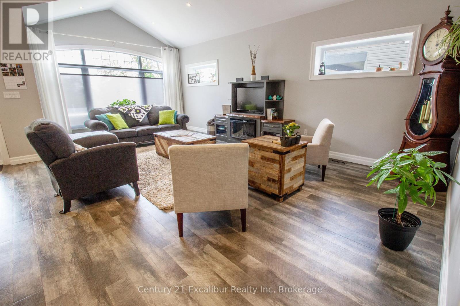 566 St. Patrick Street E, Centre Wellington, Ontario  N1M 1N2 - Photo 9 - X12282986