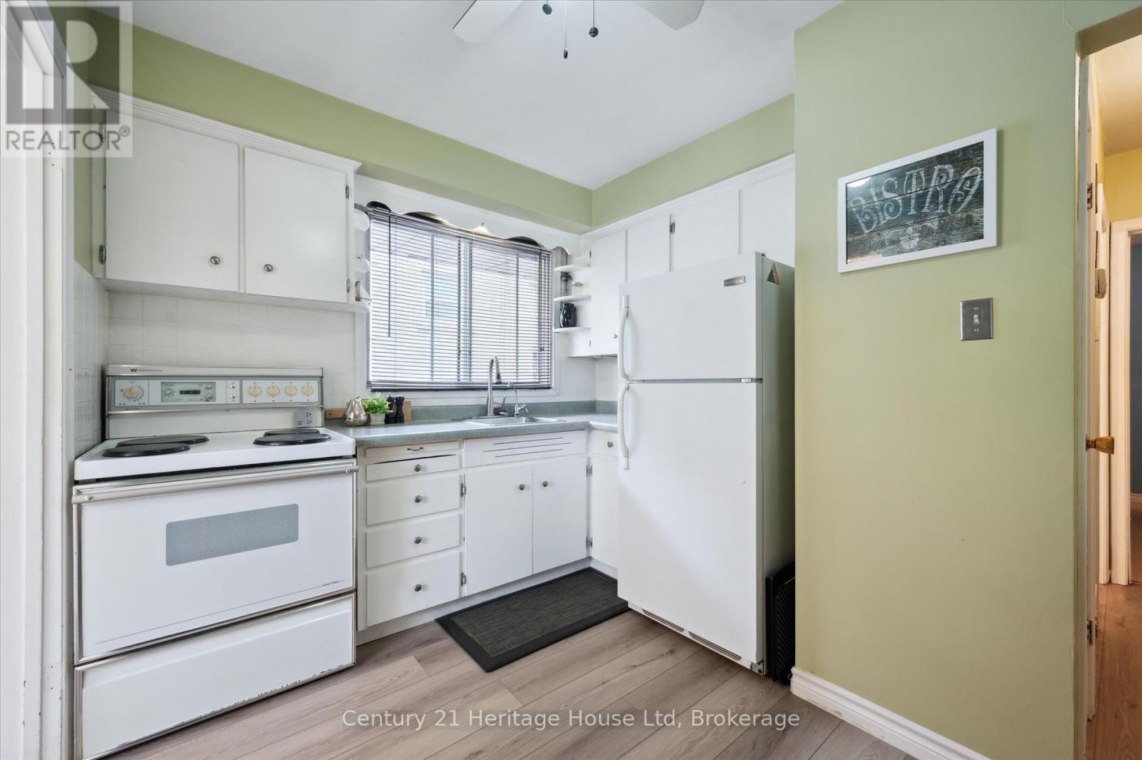 131 Waverley Drive, Guelph, Ontario  N1E 1H1 - Photo 11 - X12282992
