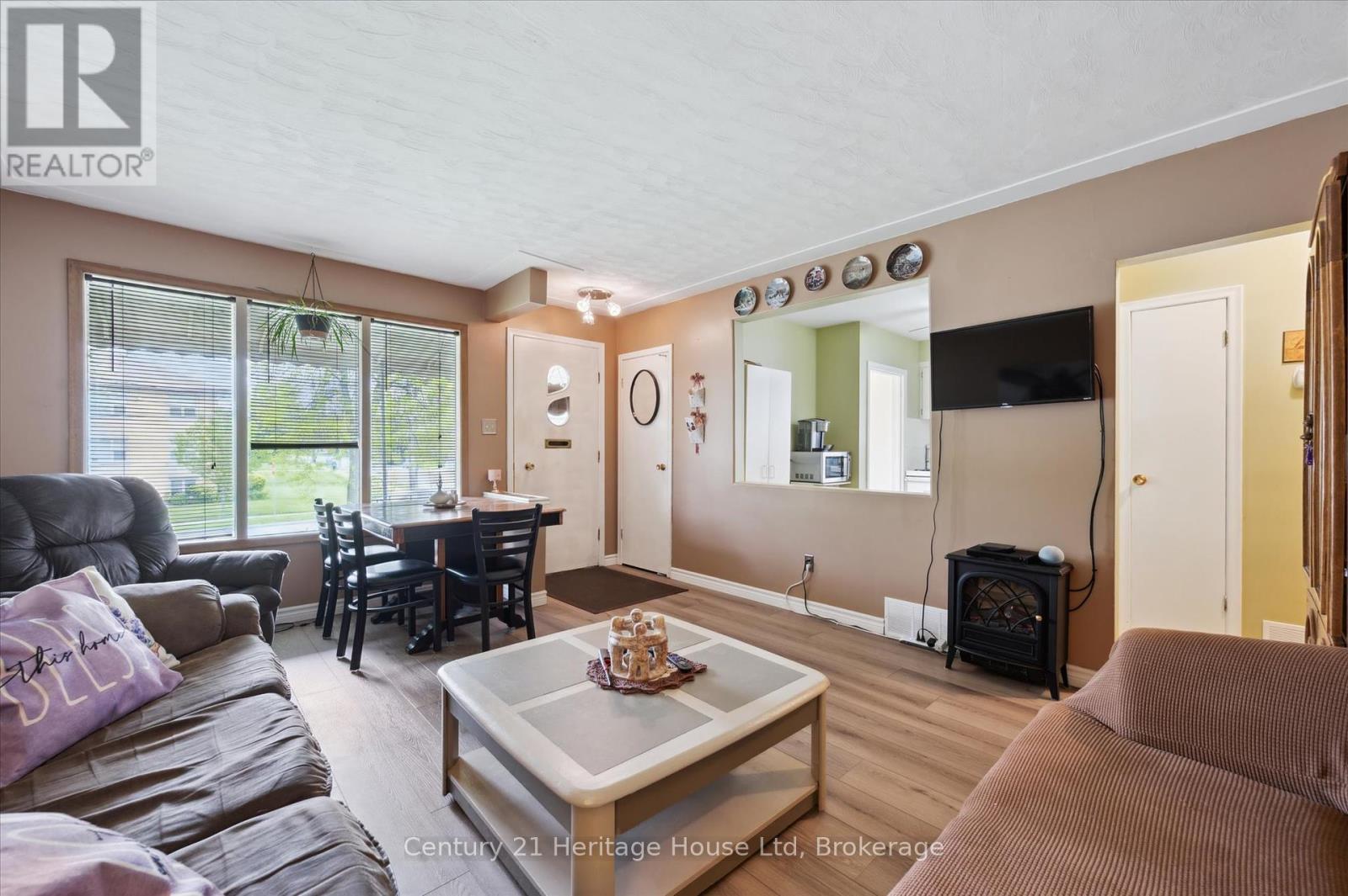 131 Waverley Drive, Guelph, Ontario  N1E 1H1 - Photo 7 - X12282992