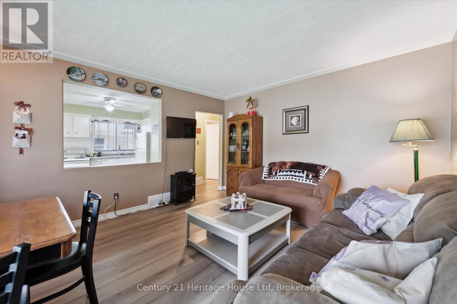 131 Waverley Drive, Guelph, Ontario  N1E 1H1 - Photo 8 - X12282992