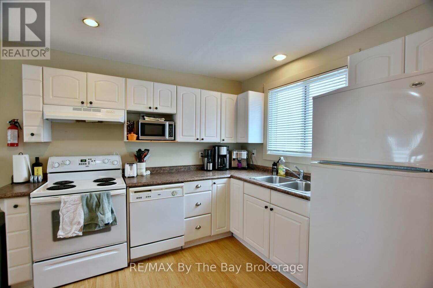 113 Spruce Street, Collingwood, Ontario  L9Y 3G8 - Photo 7 - S12283255