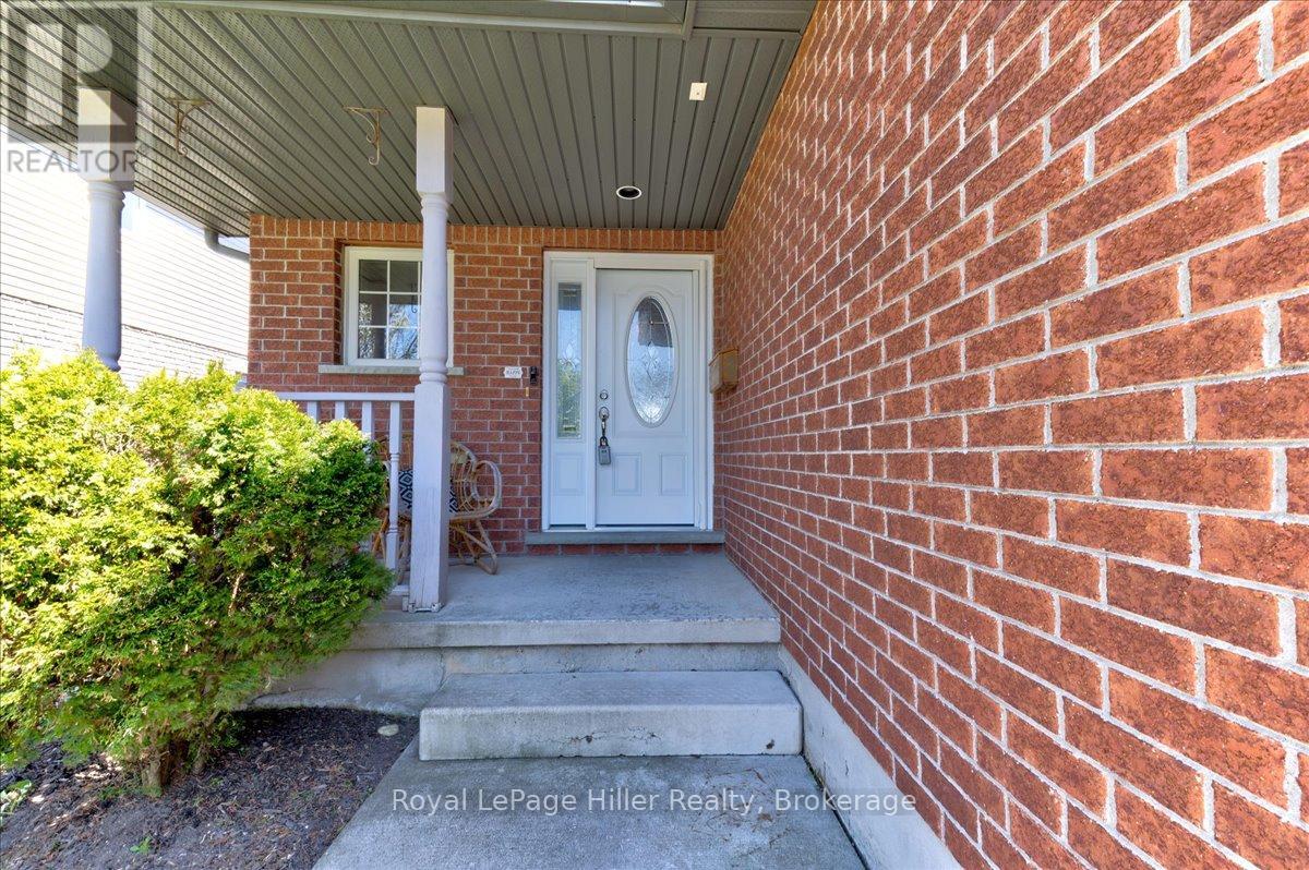 83 Bell Court, Stratford, Ontario  N5A 7W8 - Photo 4 - X12284001