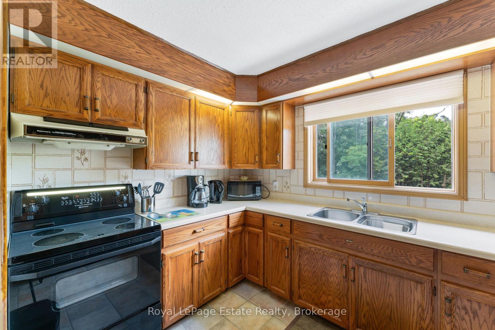 97 Dorena Crescent, South Bruce Peninsula, Ontario  N0H 2G0 - Photo 11 - X12284323