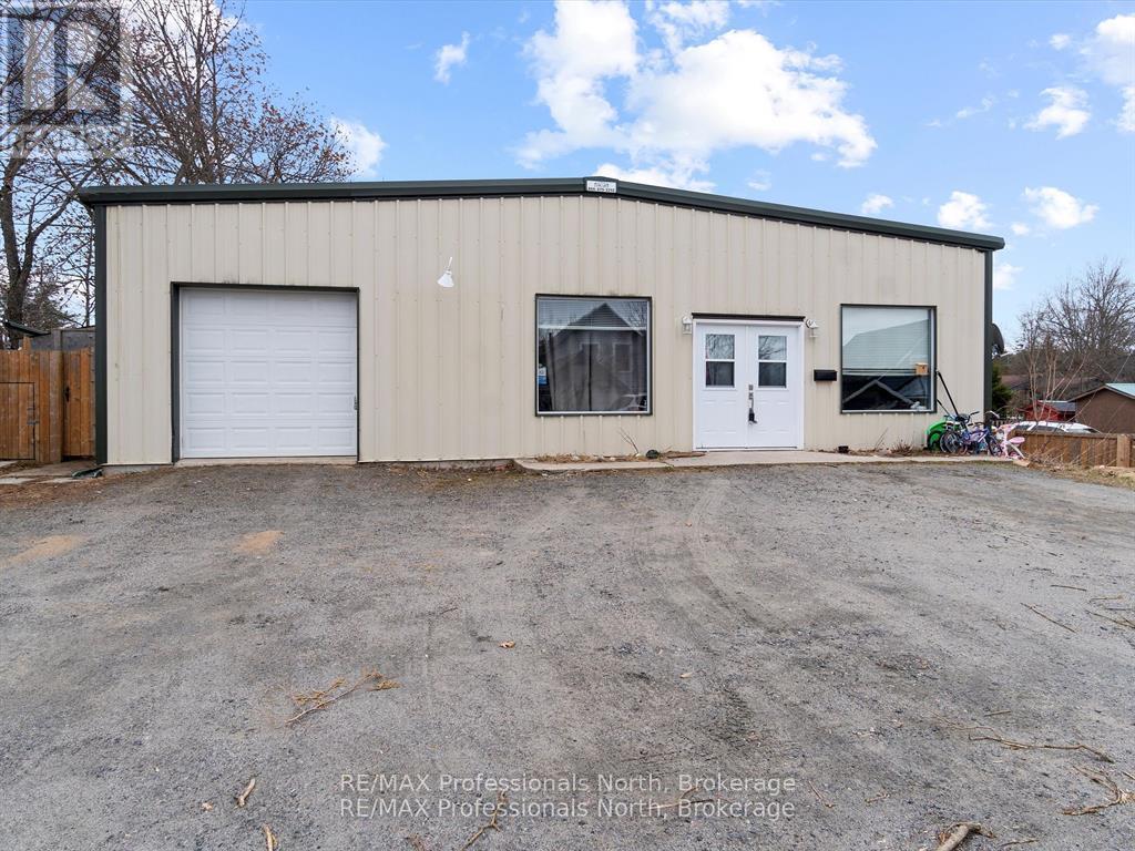 950 Muskoka Road S, Gravenhurst, Ontario  P1P 1K3 - Photo 1 - X12284812