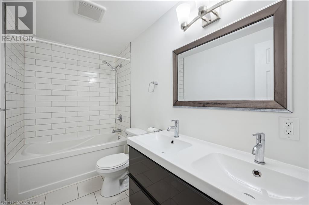 53 Karen Walk, Waterloo, Ontario  N2L 5X1 - Photo 16 - 40750767