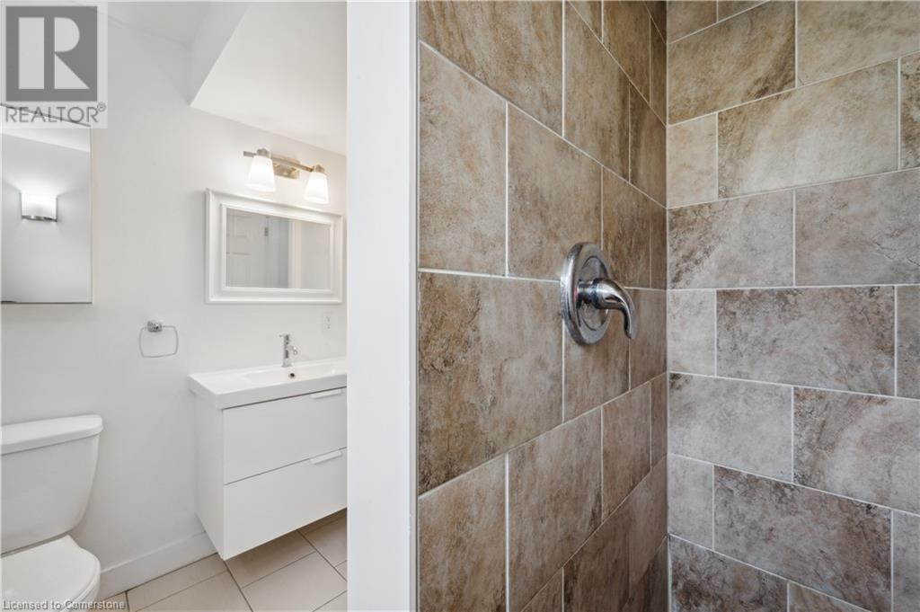 53 Karen Walk, Waterloo, Ontario  N2L 5X1 - Photo 26 - 40750767