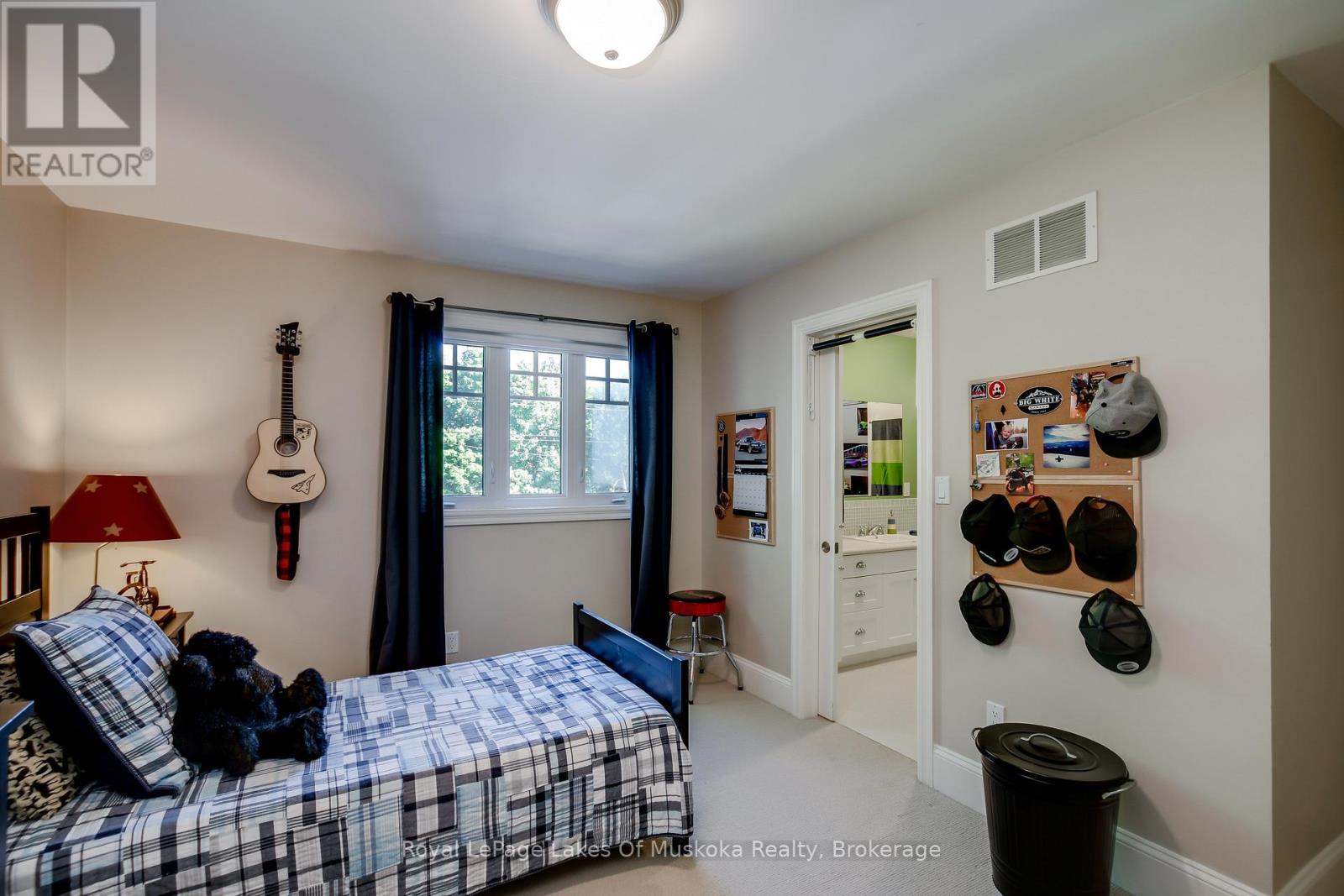 230 Ecclestone Drive, Bracebridge, Ontario  P1L 1G4 - Photo 21 - X12285154