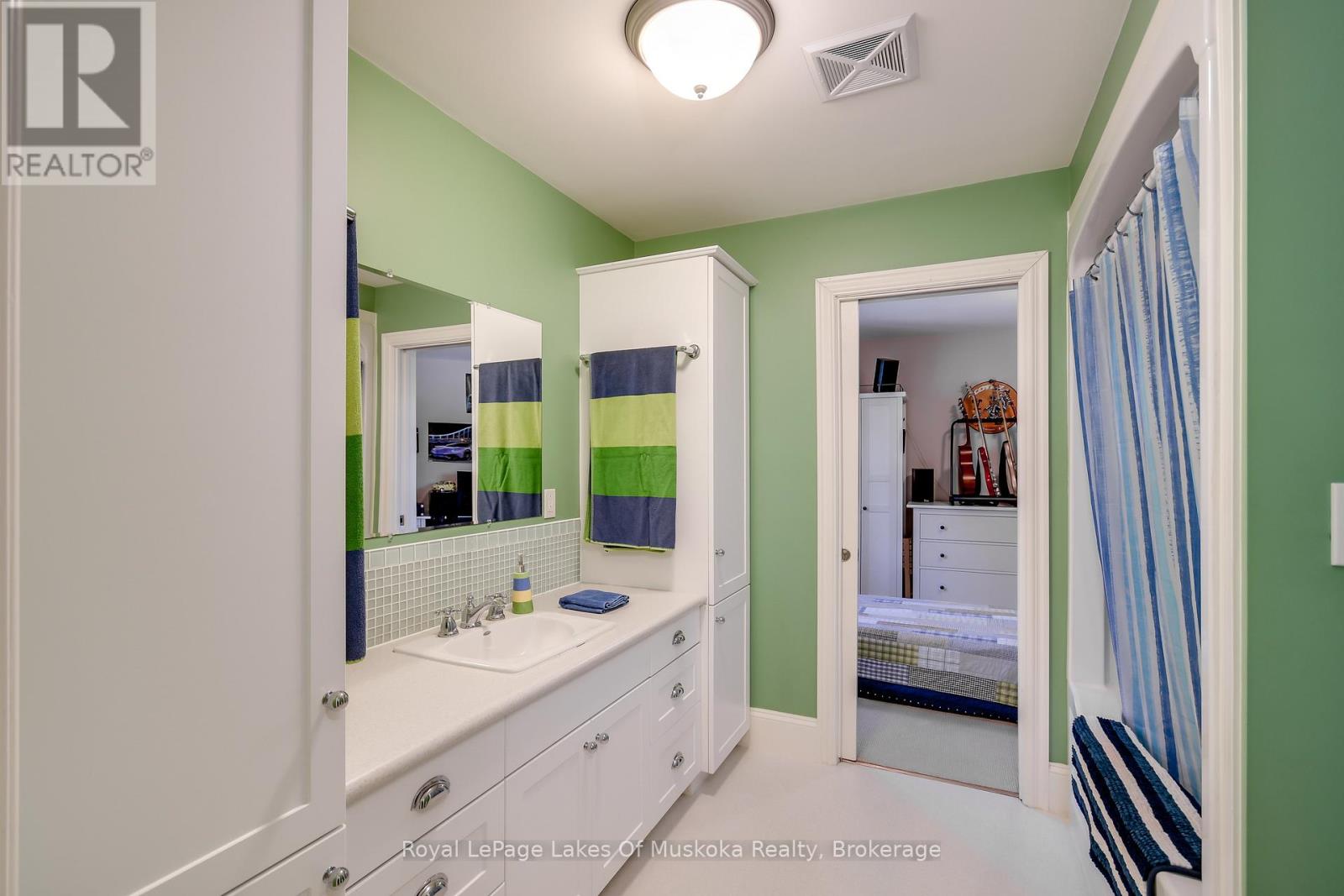 230 Ecclestone Drive, Bracebridge, Ontario  P1L 1G4 - Photo 22 - X12285154