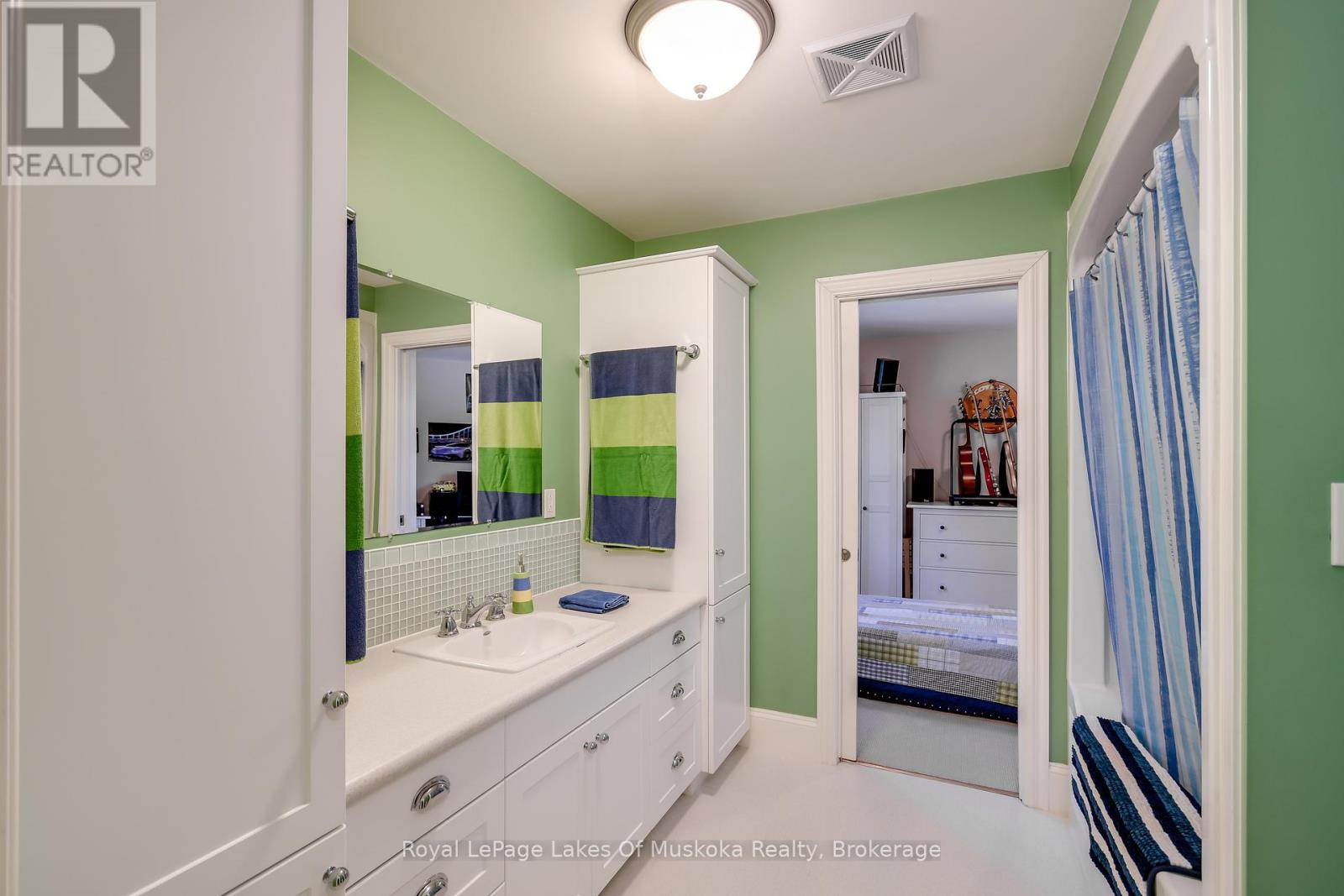 230 Ecclestone Drive, Bracebridge, Ontario  P1L 1G4 - Photo 33 - X12285187
