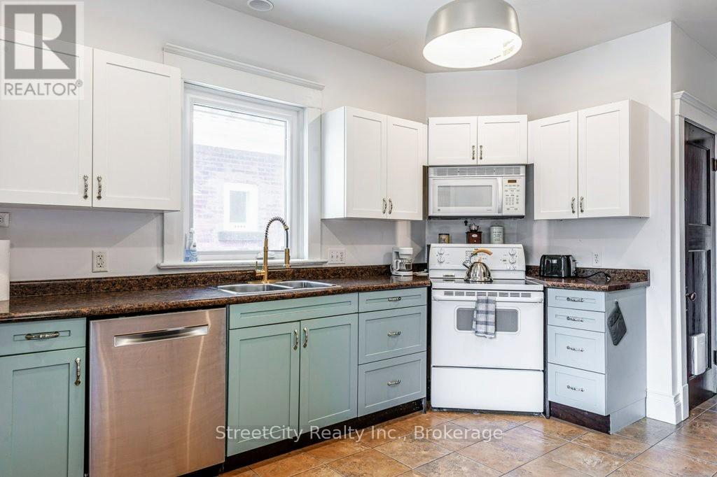 145 Caledonia Street, Stratford, Ontario  N5A 5W7 - Photo 10 - X12285242
