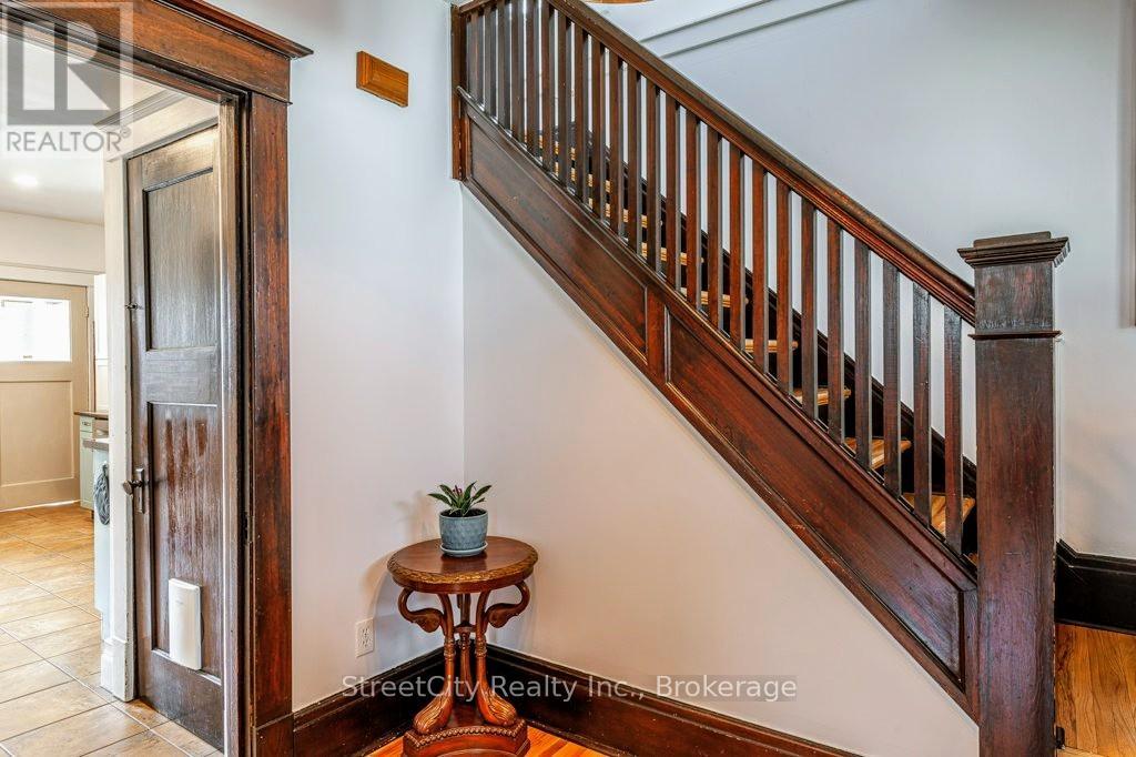 145 Caledonia Street, Stratford, Ontario  N5A 5W7 - Photo 6 - X12285242