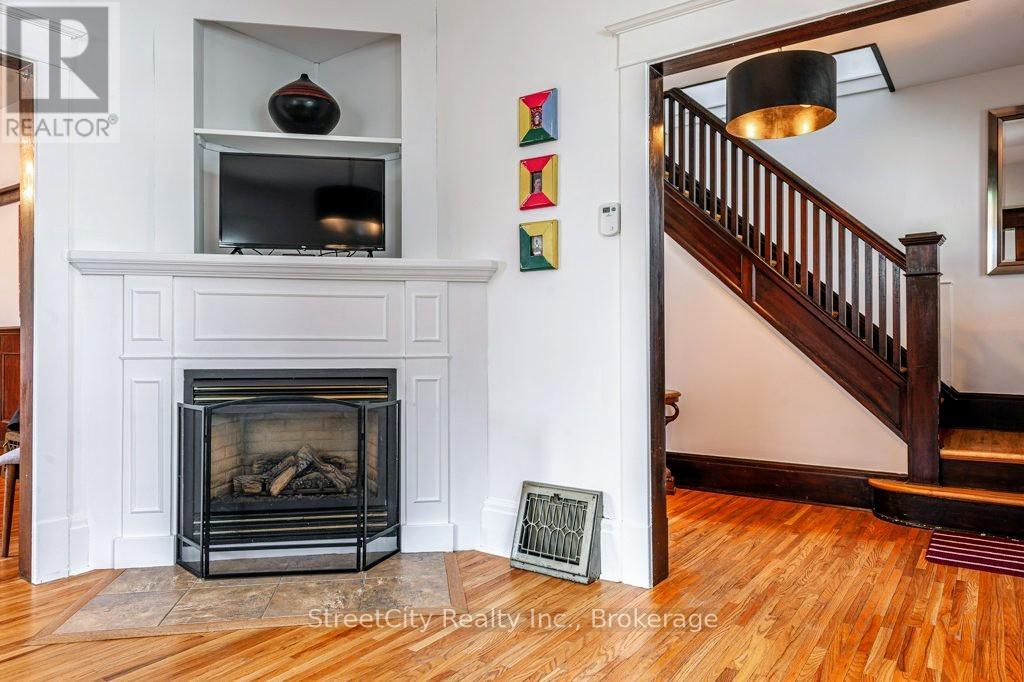 145 Caledonia Street, Stratford, Ontario  N5A 5W7 - Photo 8 - X12285242