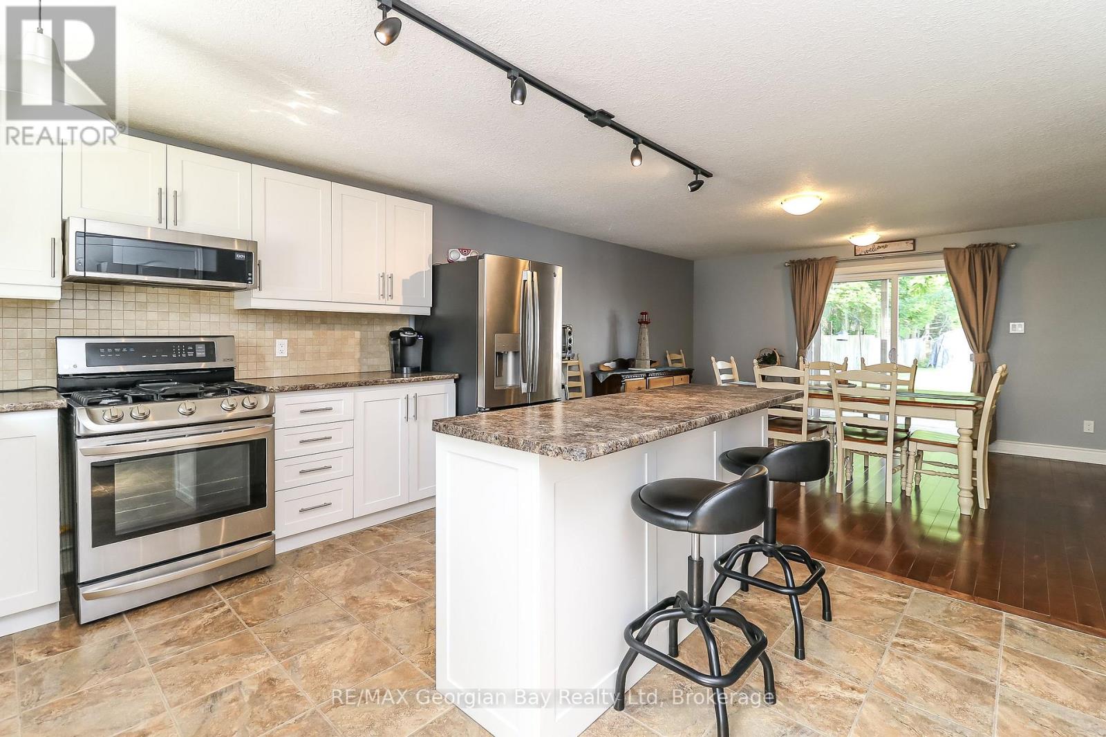 200 Jephson Street, Tay, Ontario  L0K 2A0 - Photo 12 - S12285919