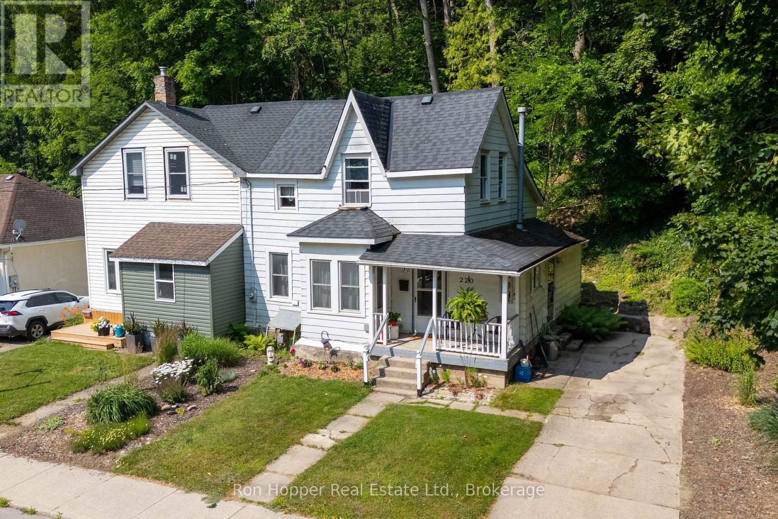 220 2nd Avenue E, Owen Sound, Ontario  N4K 2E6 - Photo 2 - X12285929