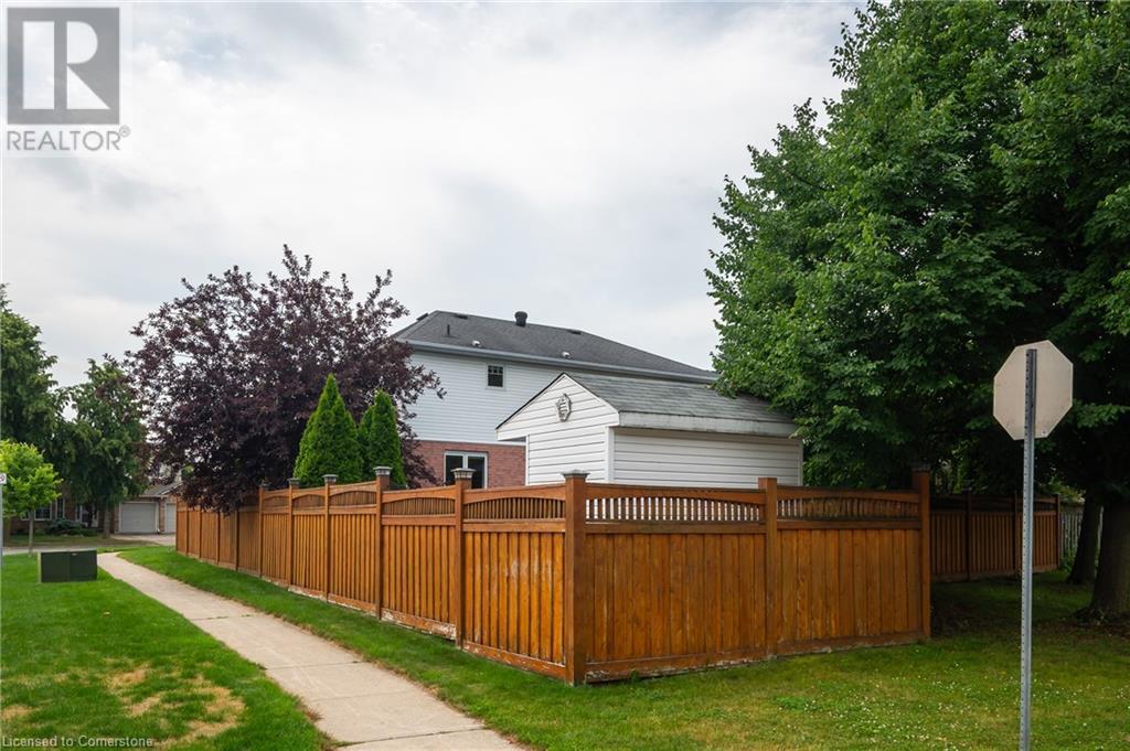 2037 Waterbridge Drive, Burlington, Ontario  L7M 4G6 - Photo 38 - 40749834
