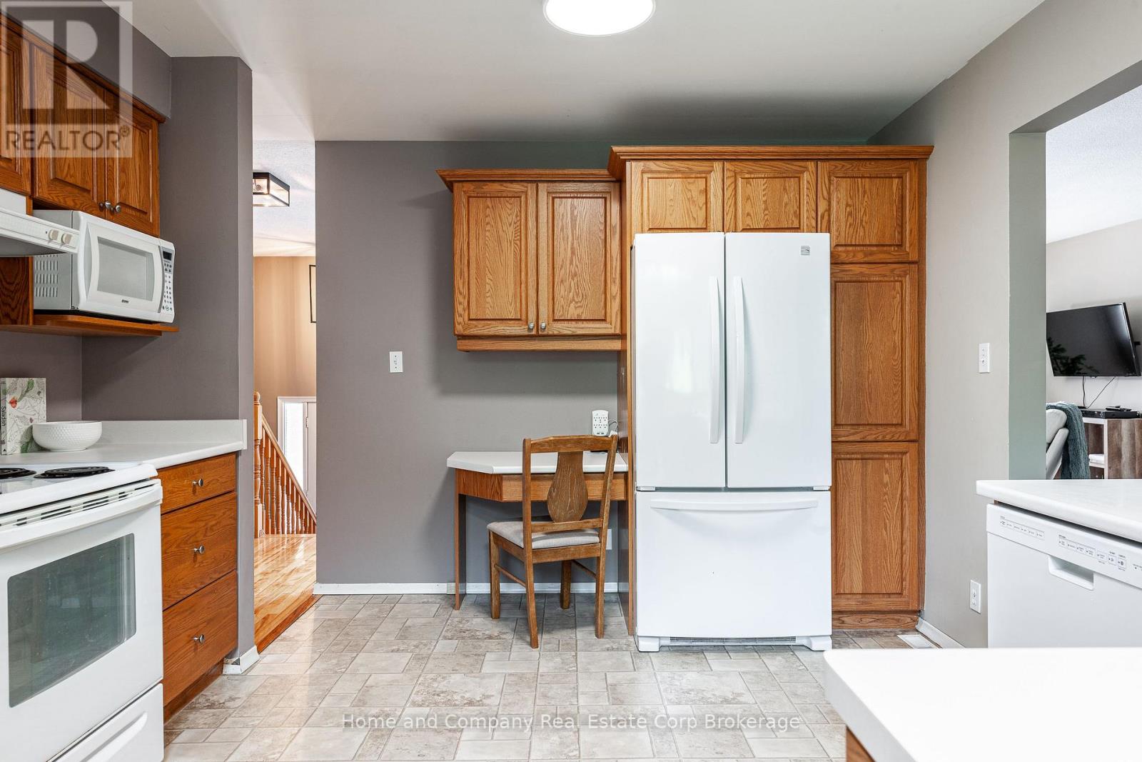 205 Graff Avenue, Stratford, Ontario  N5A 5L8 - Photo 11 - X12287832