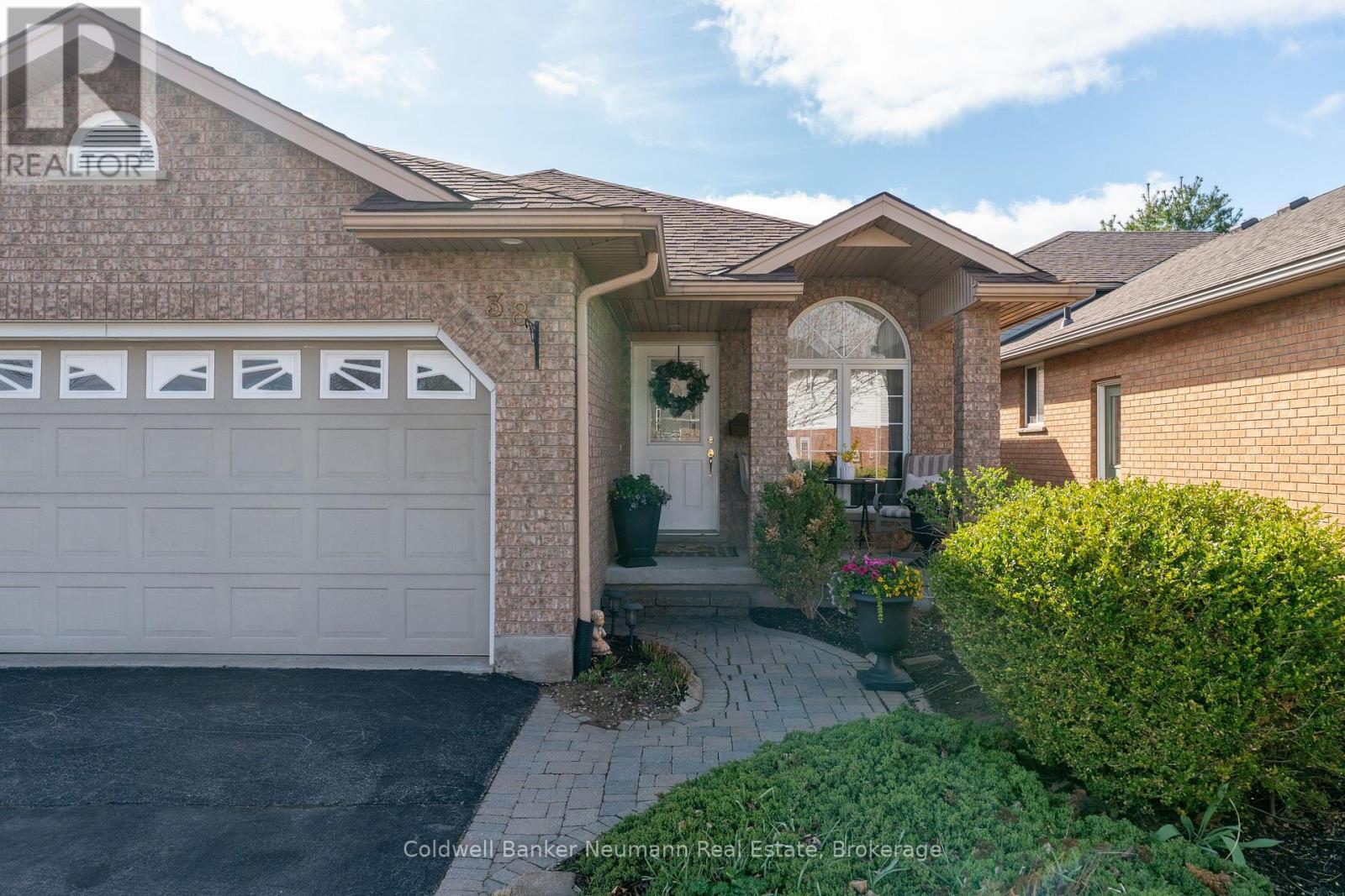 38 Carroll Crescent, Guelph, Ontario  N1G 5B5 - Photo 4 - X12287866
