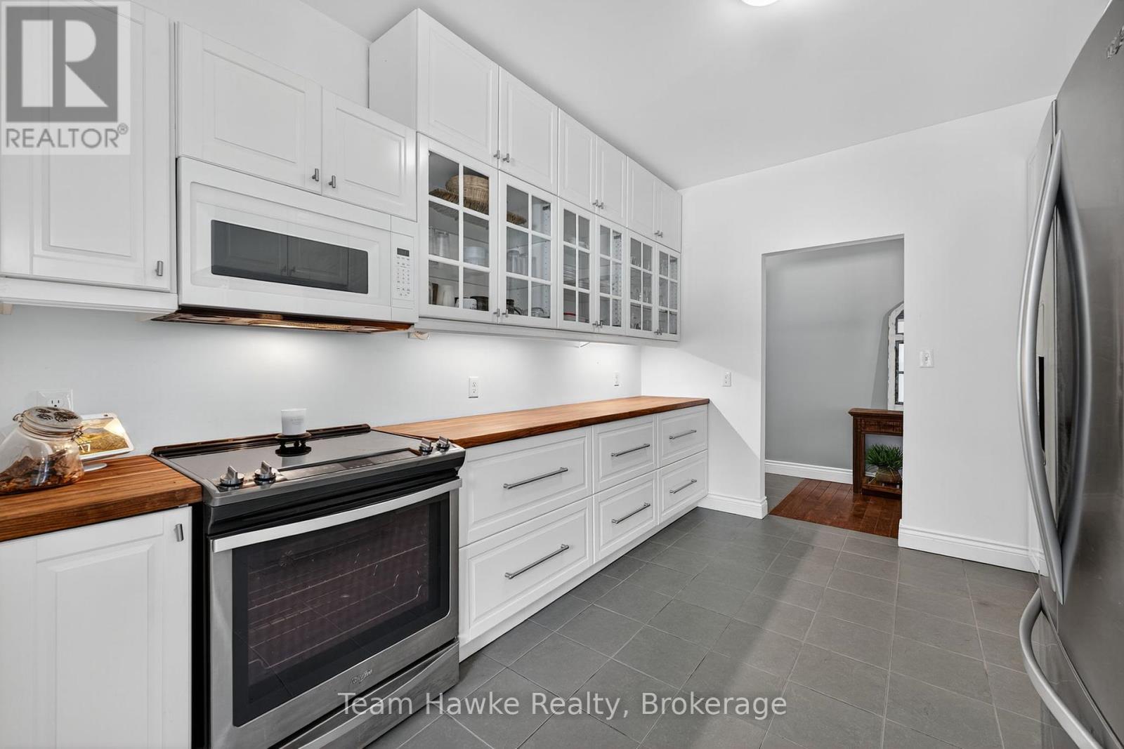 64 Broad Street, Penetanguishene, Ontario  L9M 1G4 - Photo 14 - S12288910