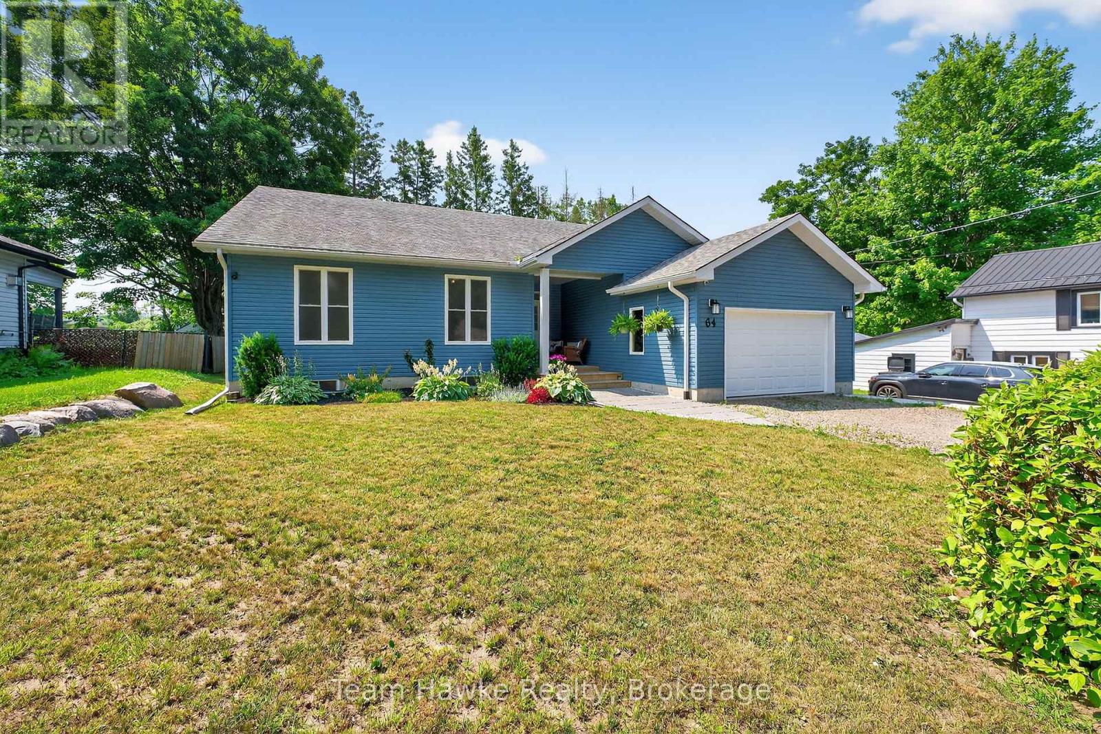 64 Broad Street, Penetanguishene, Ontario  L9M 1G4 - Photo 2 - S12288910
