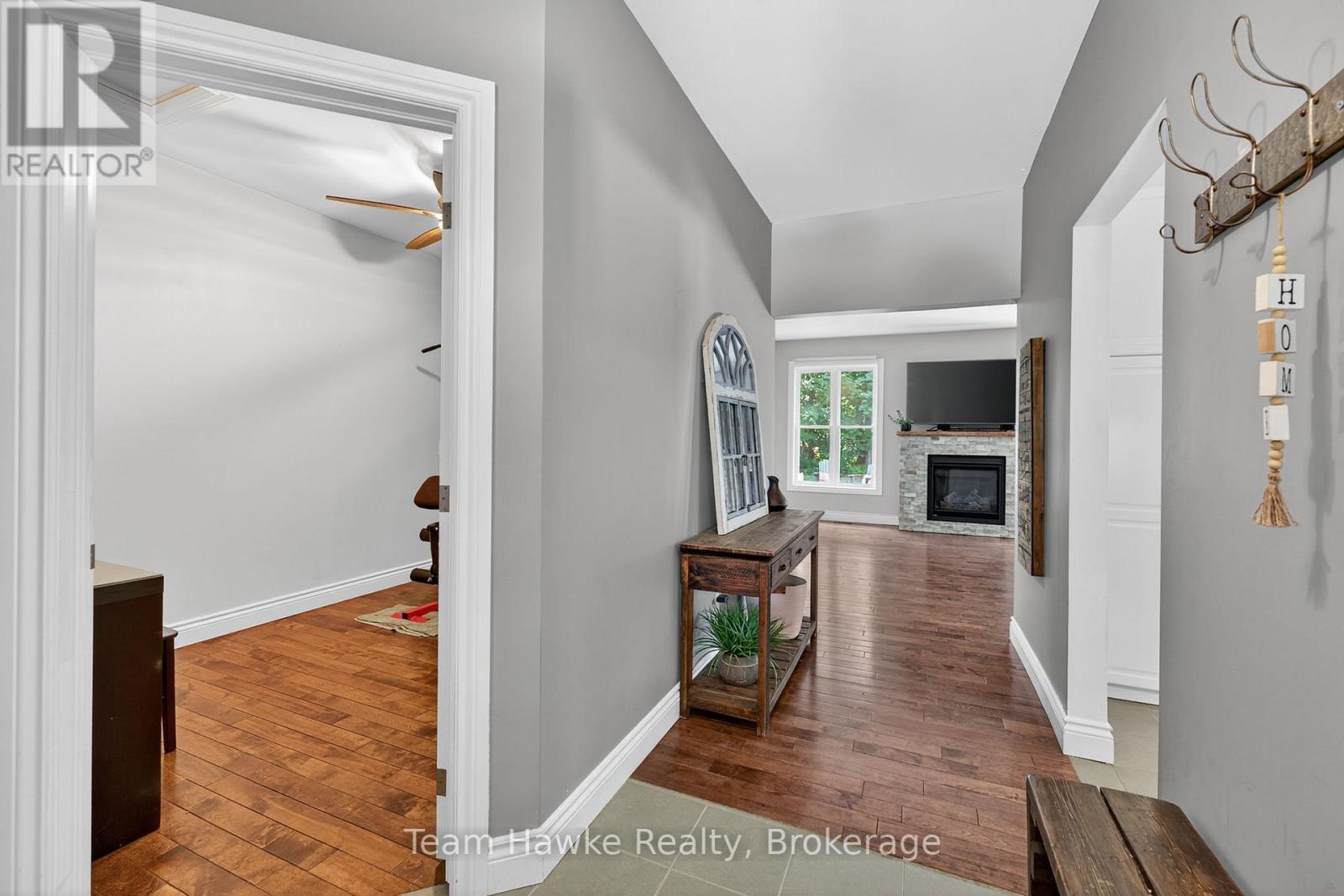 64 Broad Street, Penetanguishene, Ontario  L9M 1G4 - Photo 5 - S12288910