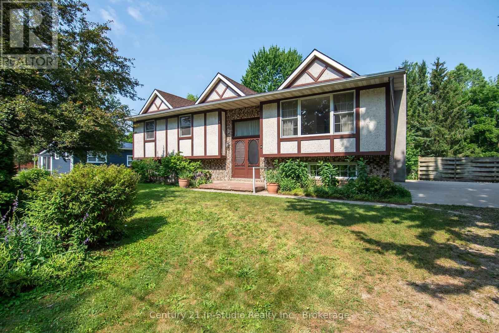 3 Gladstone Street, Huron-Kinloss, Ontario  N0G 2R0 - Photo 1 - X12289375