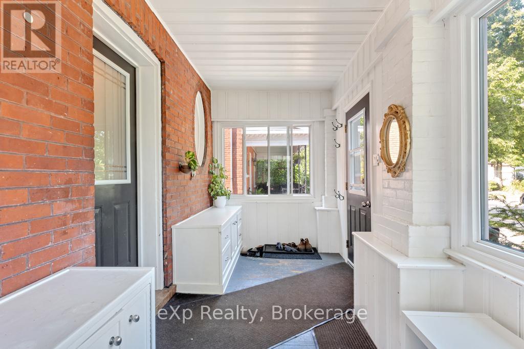 137 Birmingham Street, Stratford, Ontario  N5A 2T1 - Photo 4 - X12290246