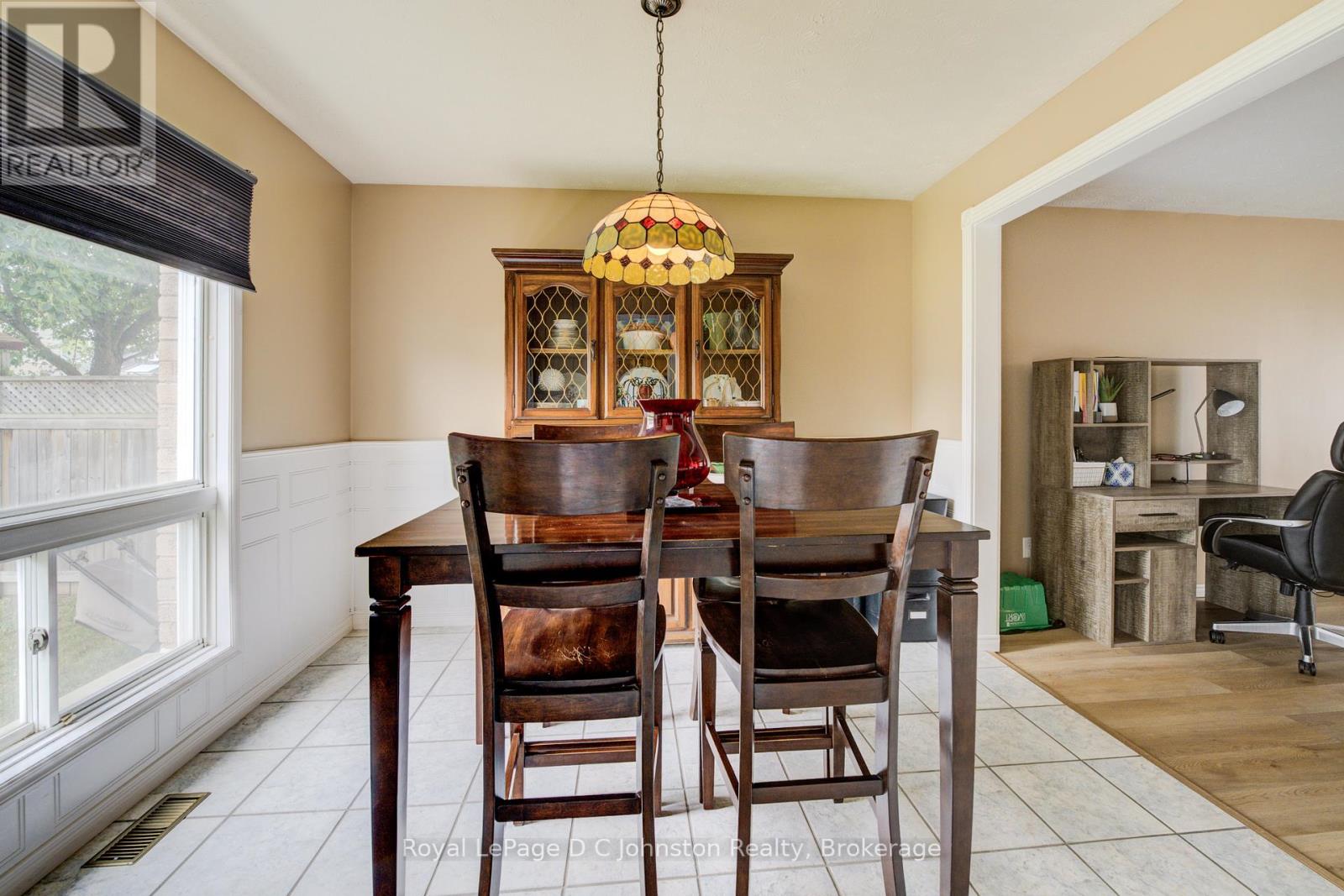 254 Scott Road, Cambridge, Ontario  N3C 3W8 - Photo 10 - X12290953