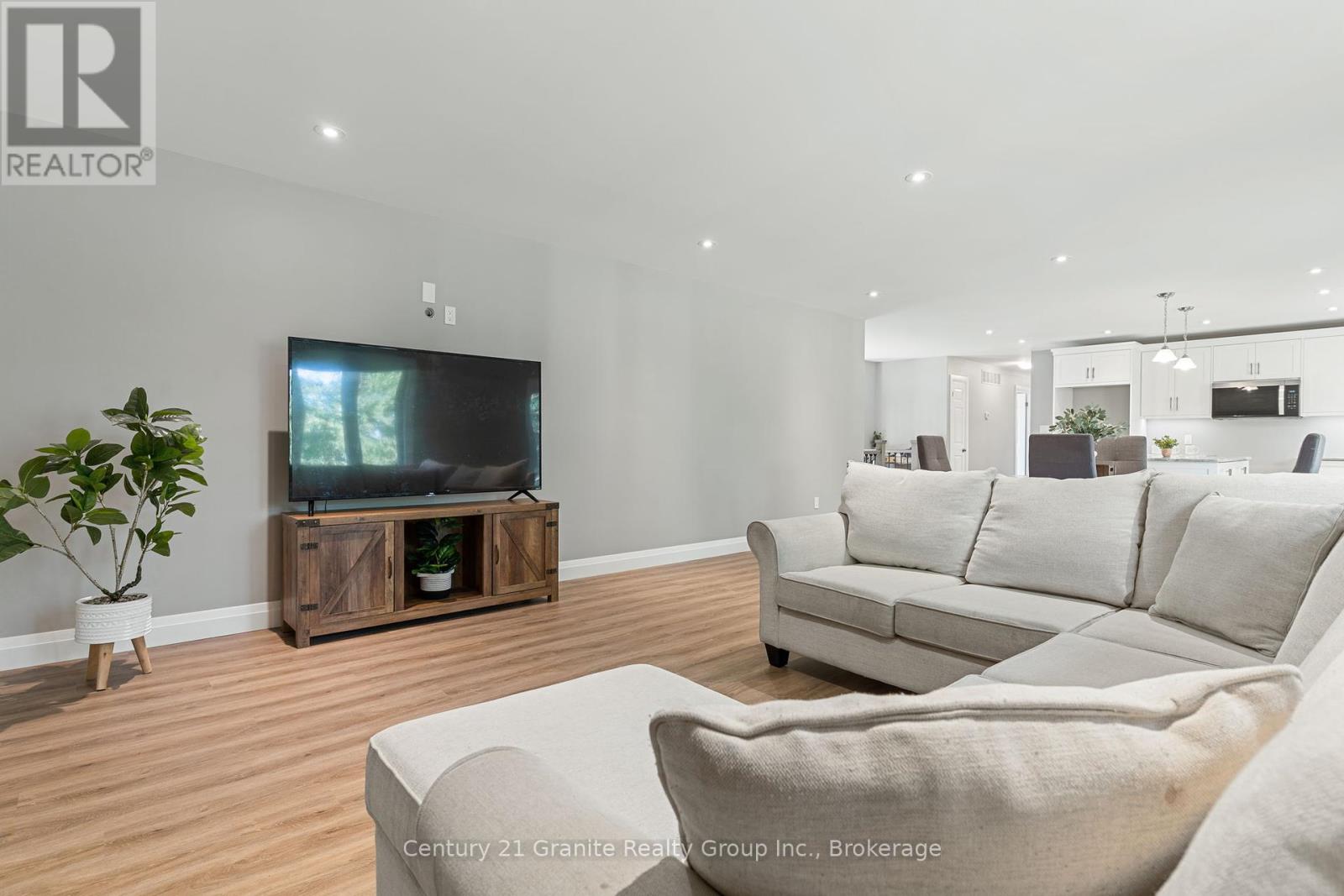 7 Marluc Avenue, Minden Hills, Ontario  K0M 2K0 - Photo 18 - X12292087