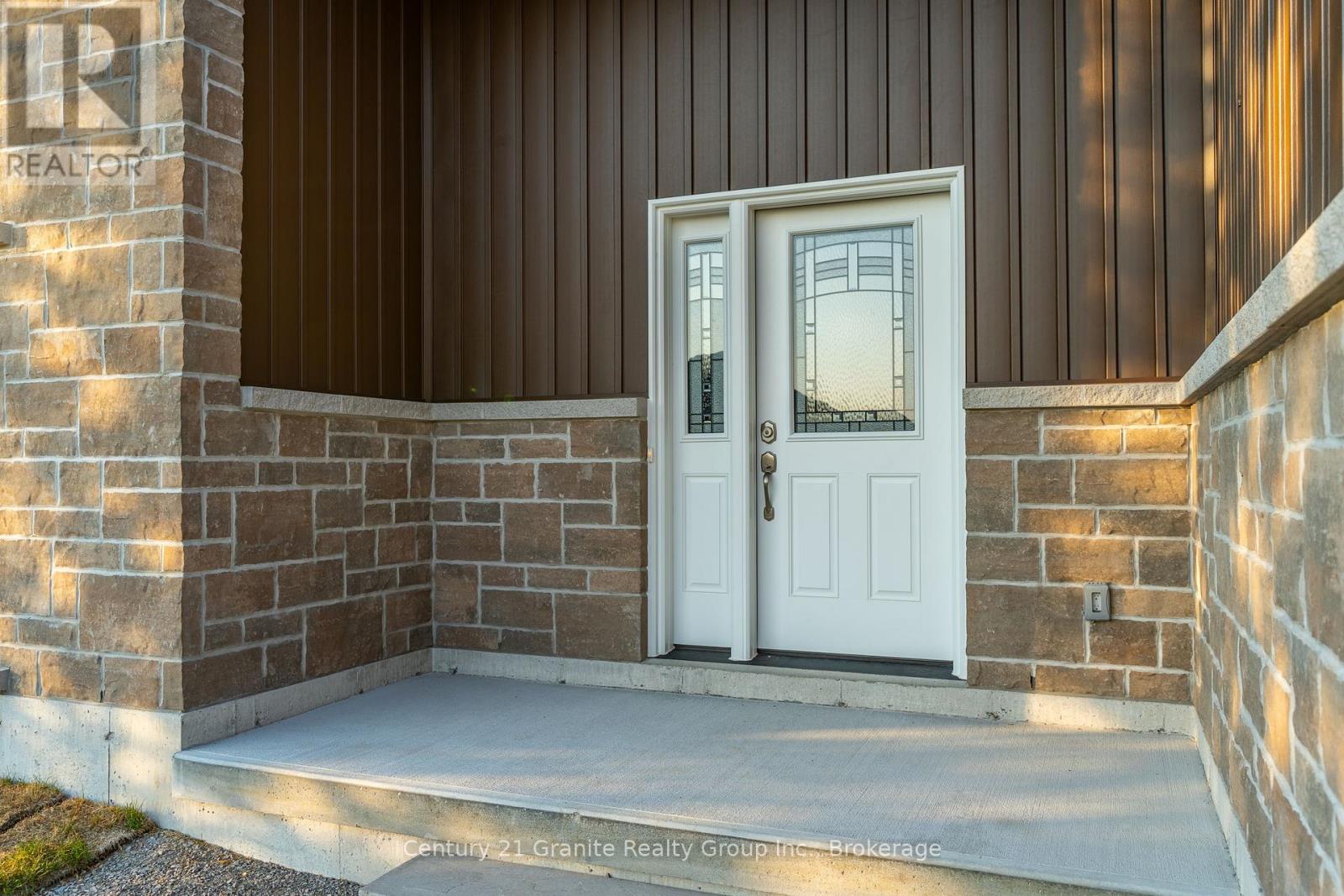 7 Marluc Avenue, Minden Hills, Ontario  K0M 2K0 - Photo 6 - X12292087