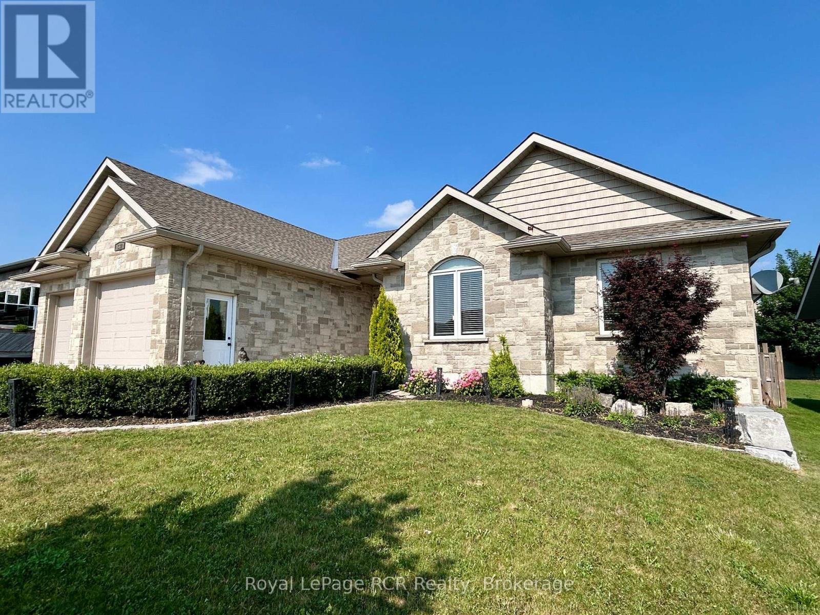 332 Westwood Drive, Brockton, Ontario  N0G 2V0 - Photo 2 - X12292447