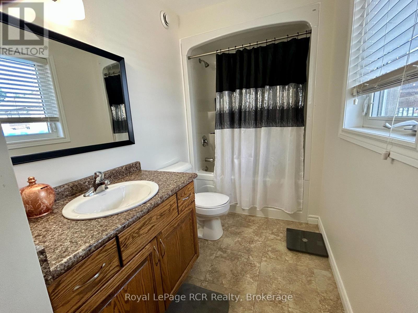 332 Westwood Drive, Brockton, Ontario  N0G 2V0 - Photo 29 - X12292447