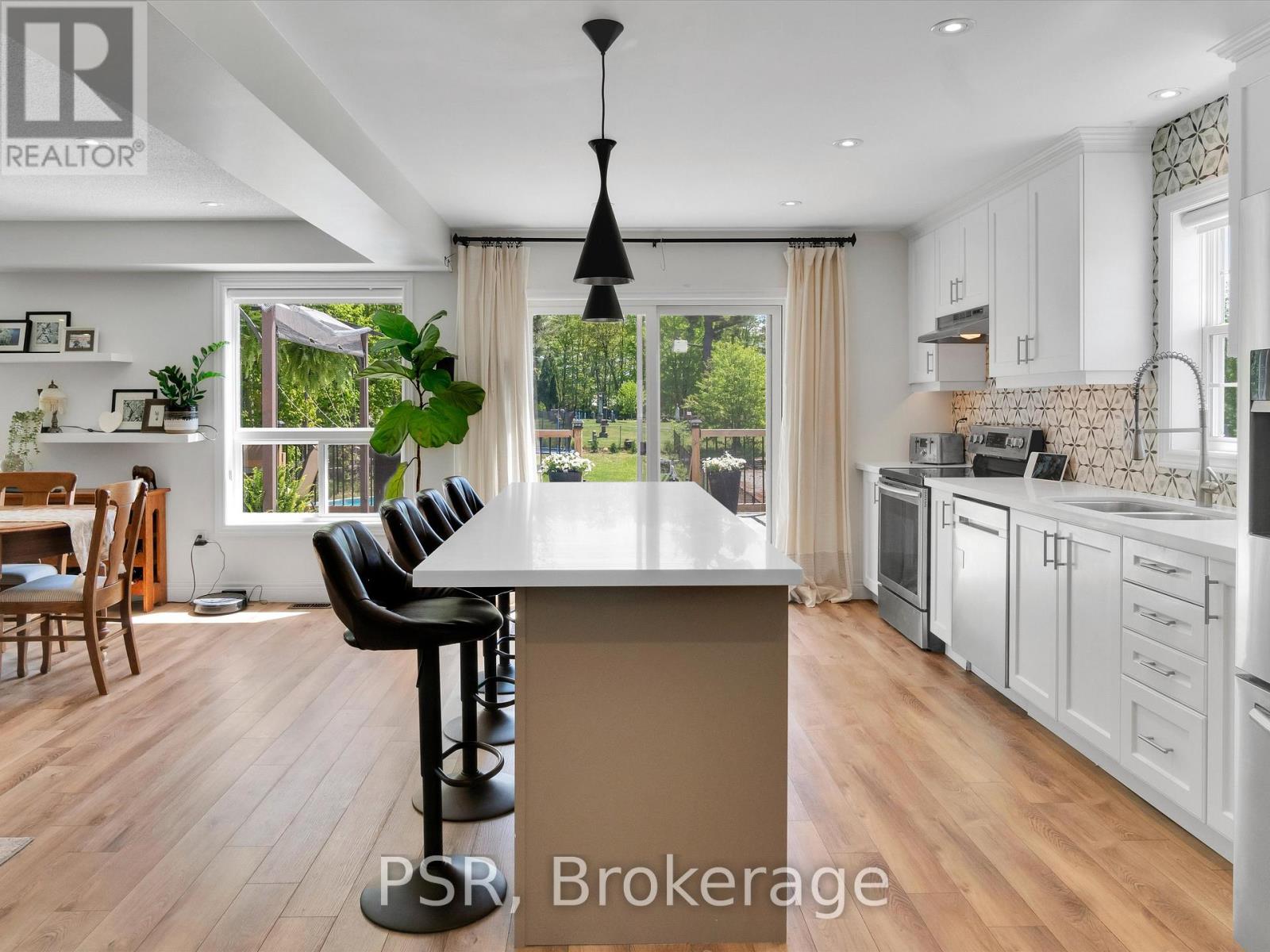 13 Quinn Forest Drive, Bracebridge, Ontario  P1L 0C8 - Photo 8 - X12292597