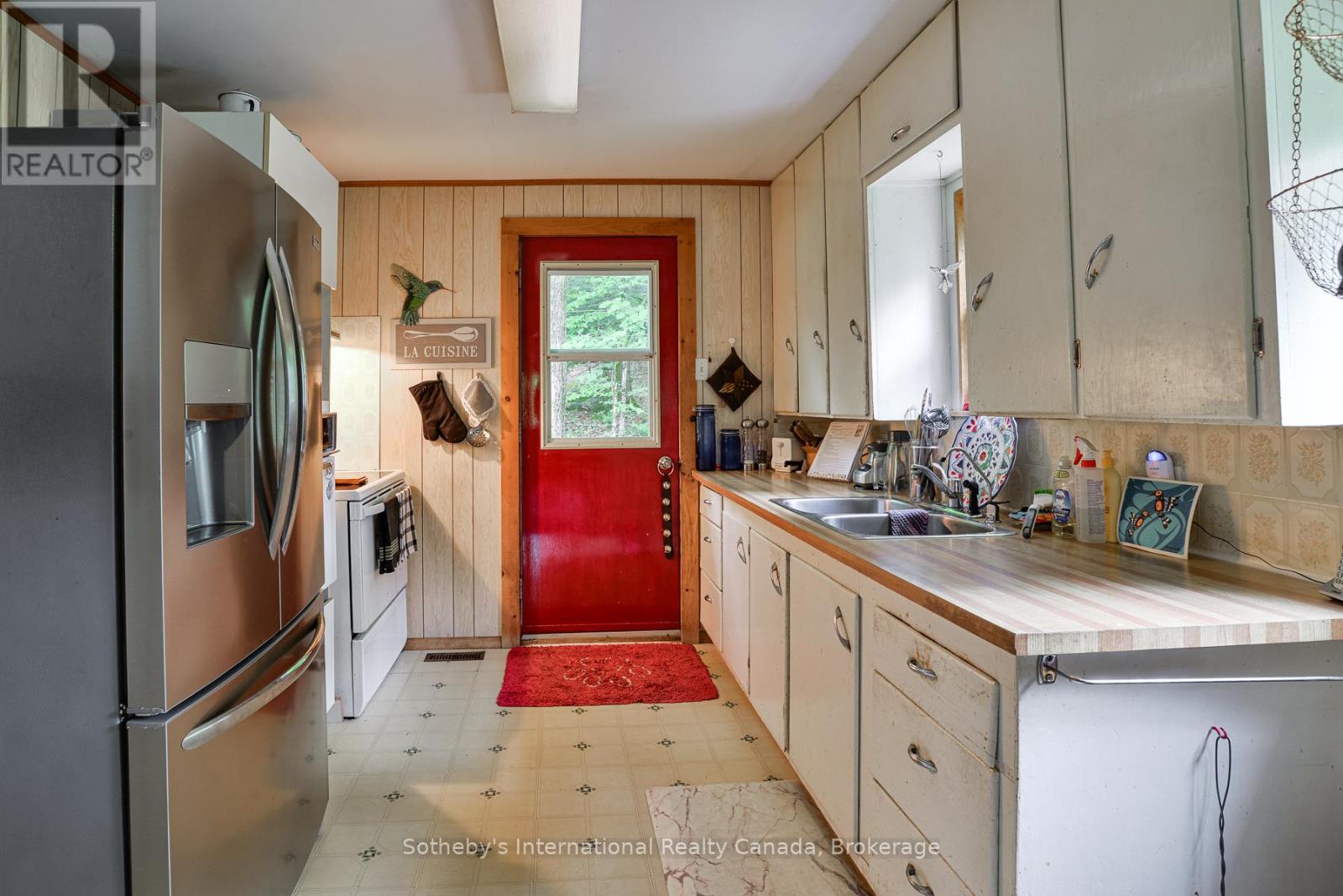 1079 Hewlitt Road S, Muskoka Lakes, Ontario  P1L 1X4 - Photo 13 - X12292958