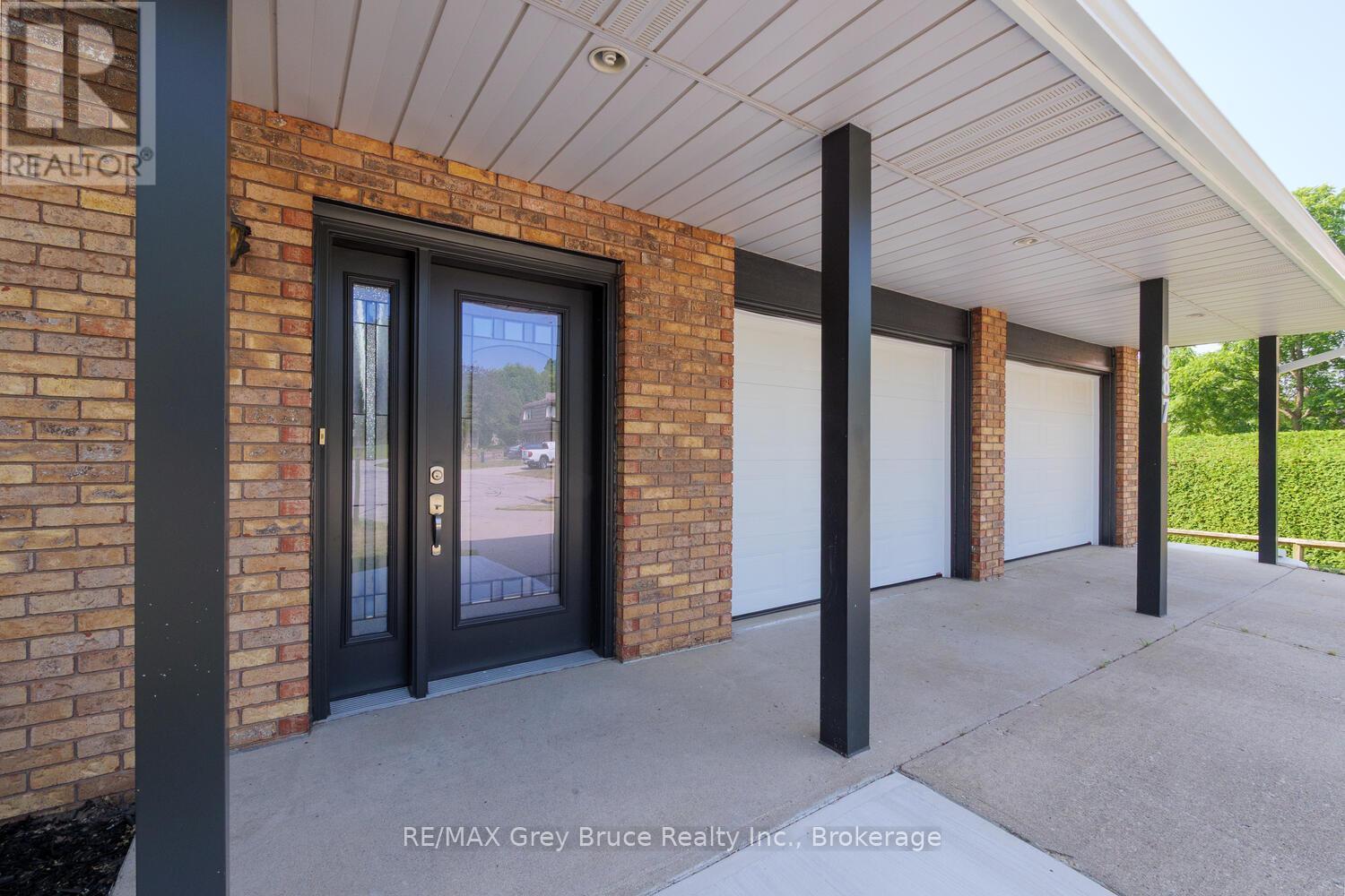 887 Nodwell Court E, Saugeen Shores, Ontario  N0H 2C4 - Photo 4 - X12292998