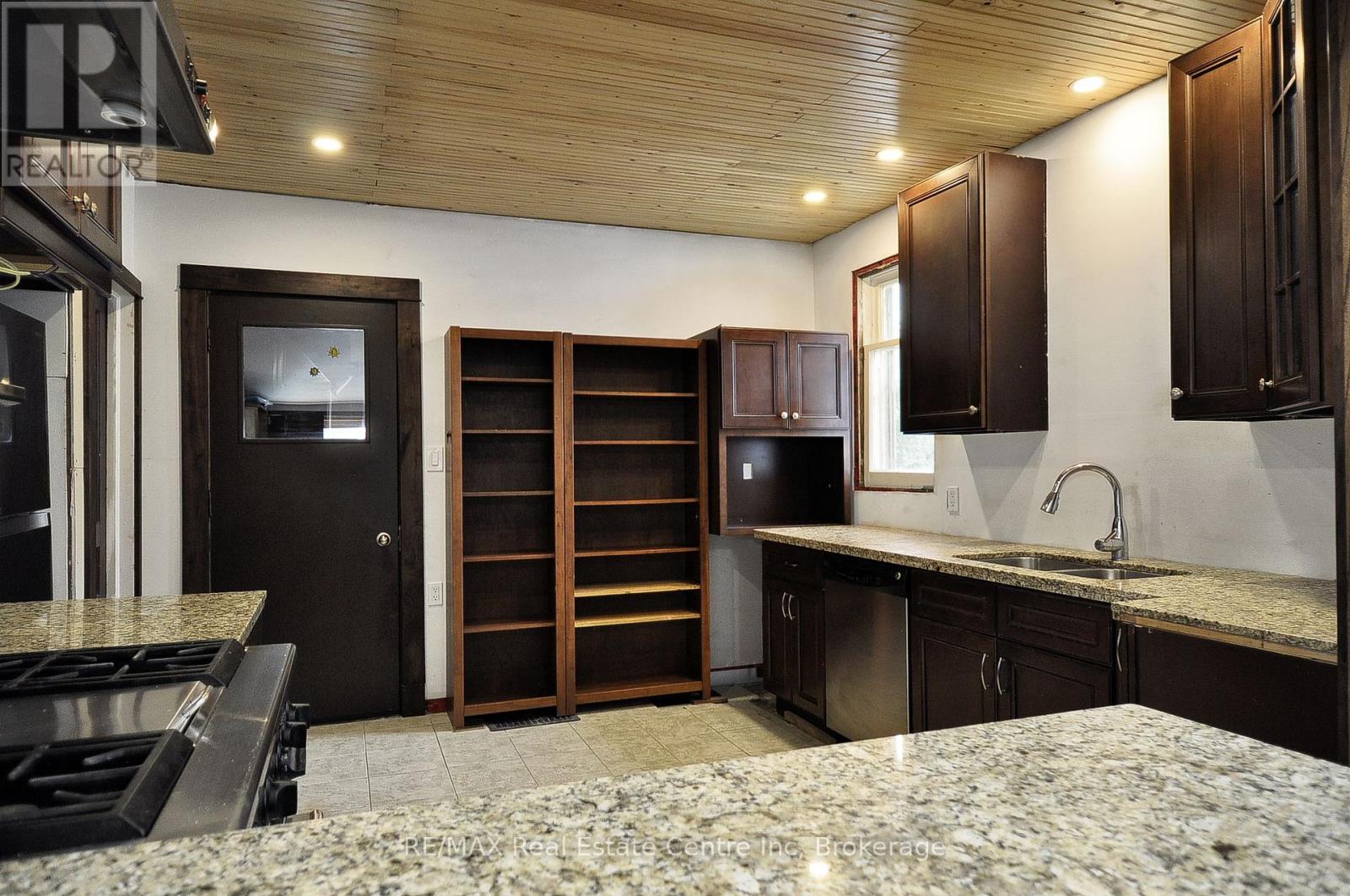 141 King Street, Brant, Ontario  N0E 1A0 - Photo 7 - X12293228
