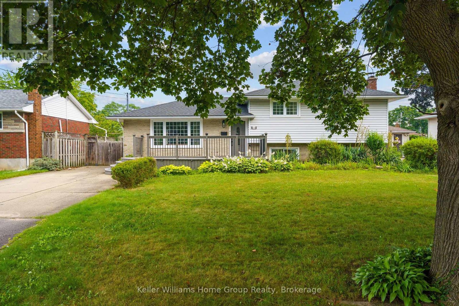 11 KILBOURNE CRESCENT, St. Catharines, Ontario