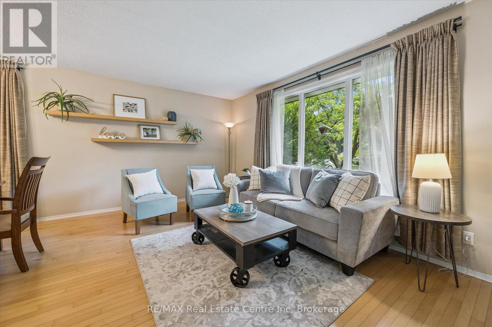 166 WINDING WAY, Kitchener, Ontario