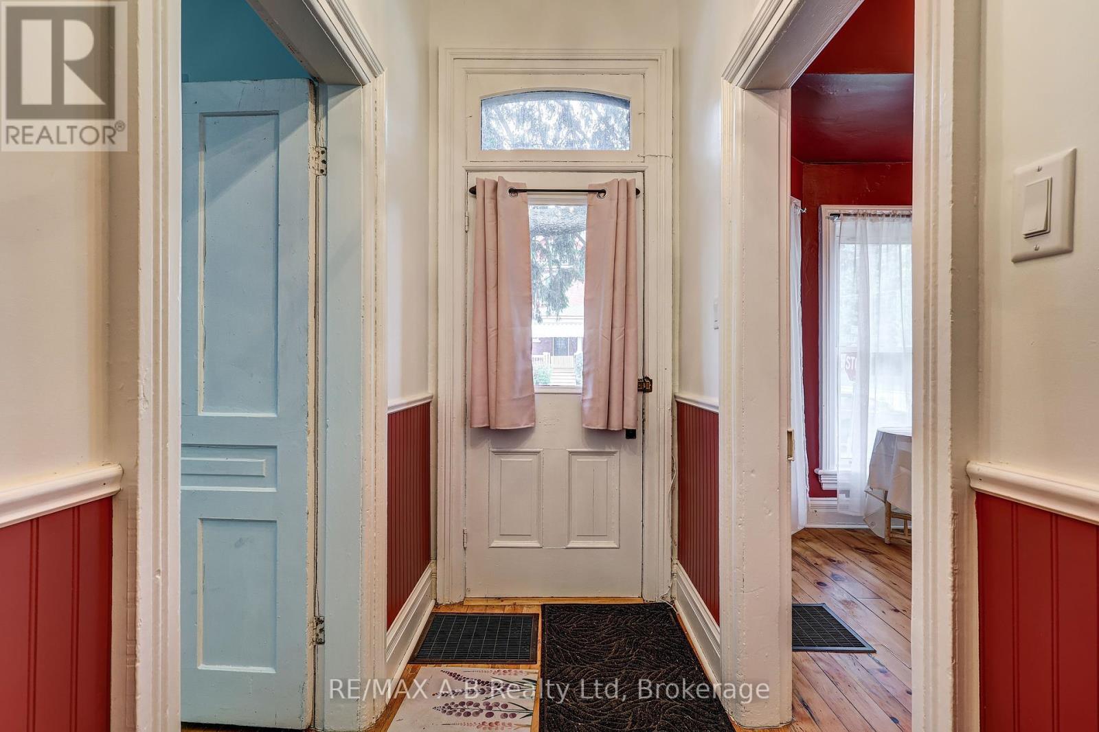 246 Wellington Street, Stratford, Ontario  N5A 2L6 - Photo 14 - X12294414