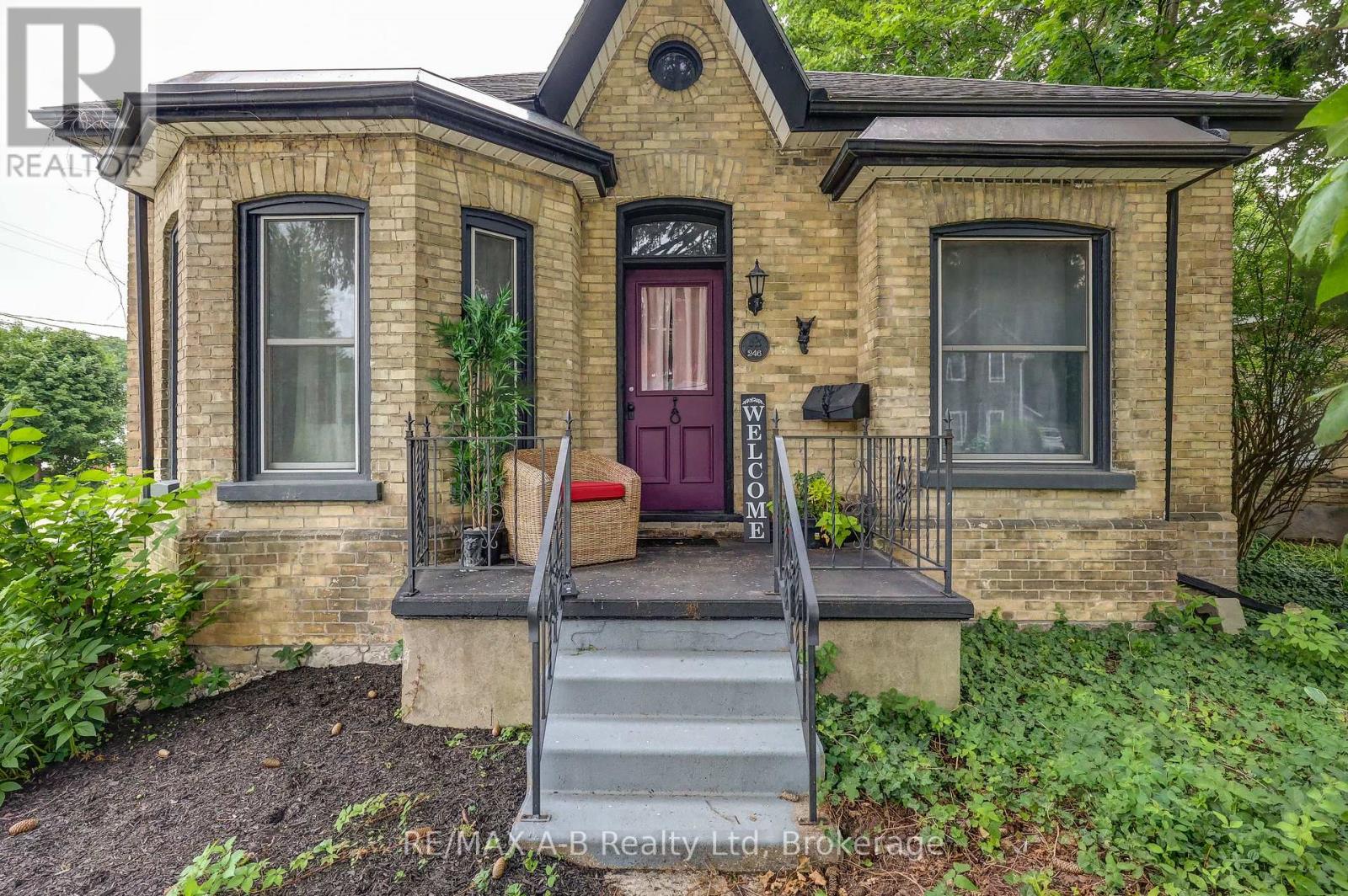 246 Wellington Street, Stratford, Ontario  N5A 2L6 - Photo 3 - X12294414