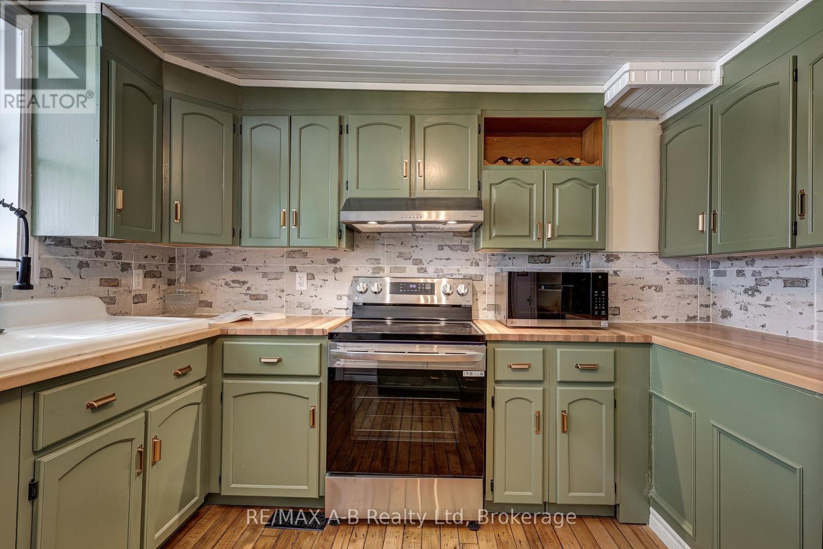 246 Wellington Street, Stratford, Ontario  N5A 2L6 - Photo 31 - X12294414