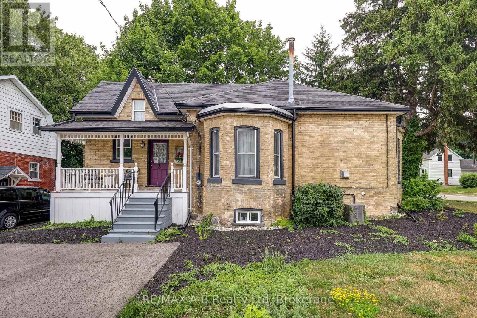 246 Wellington Street, Stratford, Ontario  N5A 2L6 - Photo 9 - X12294414