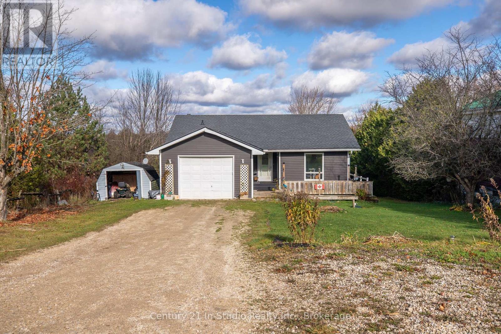 474839 Townsend Lake Road, West Grey, Ontario  N0C 1H0 - Photo 1 - X12296568