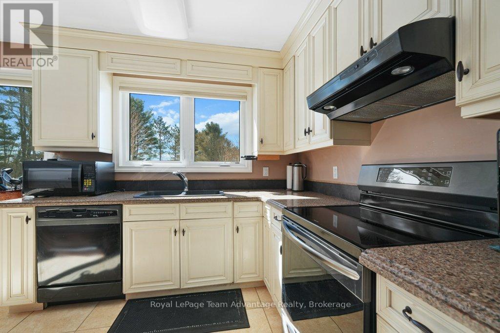 2 Tally Ho-Swords Road, Seguin, Ontario  P2A 2W9 - Photo 12 - X12297167