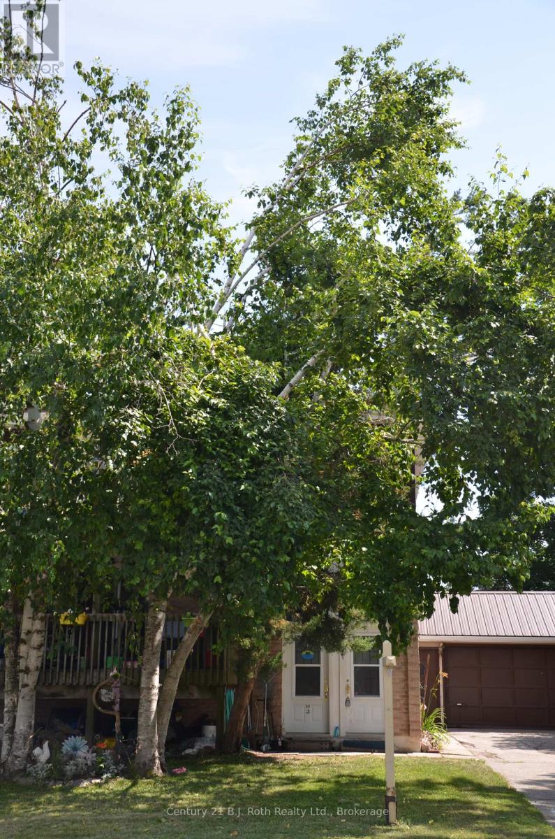 12 KING'S COURT, Orillia, Ontario