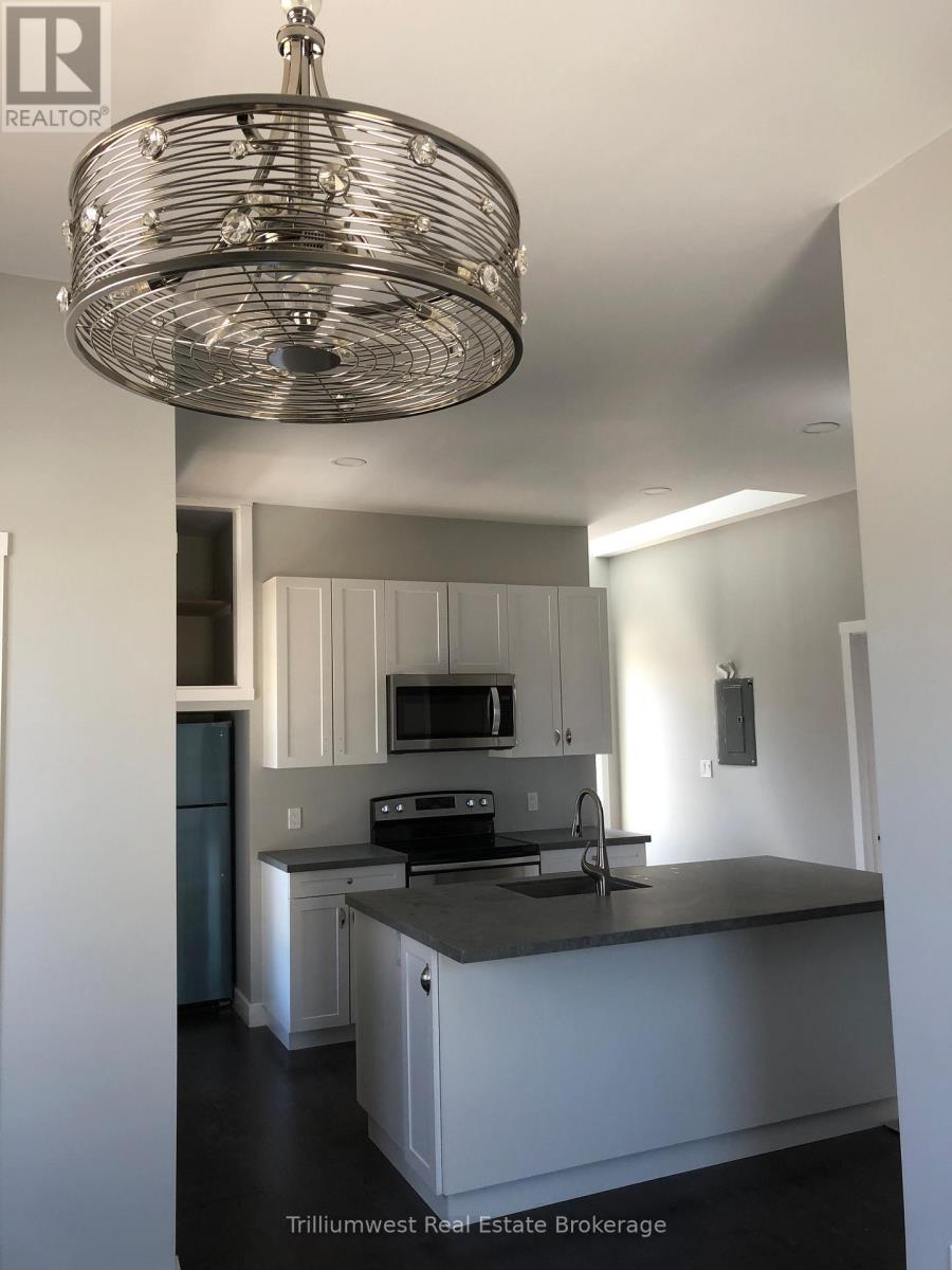 552 7th Avenue, Hanover, Ontario  N4N 2J7 - Photo 12 - X12298874