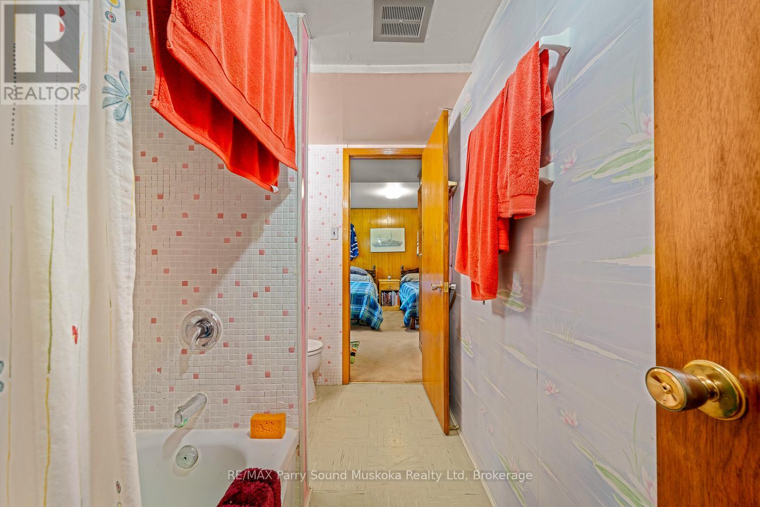 86 Lakeside Crescent, Mckellar, Ontario  P2A 0B4 - Photo 43 - X12298972