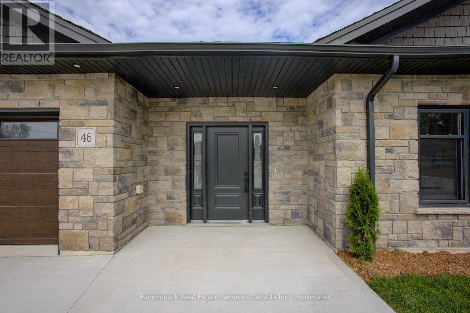 32 - 1182 Queen Street, Kincardine, Ontario  N2Z 1G4 - Photo 5 - X12299473